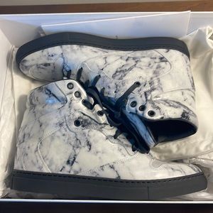 Balenciaga sneakers 💯 authentic Selling